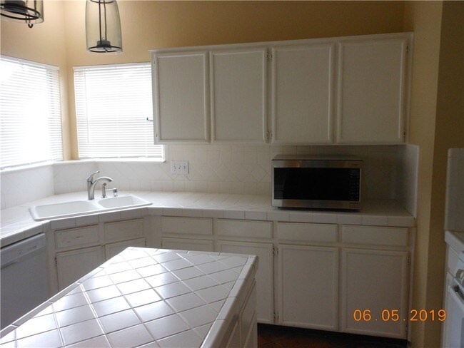 Building Photo - 1710 Foxfire Dr