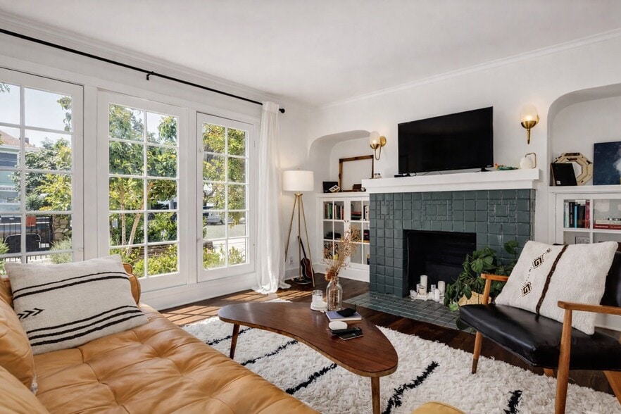 Building Photo - 2345 W 21st St