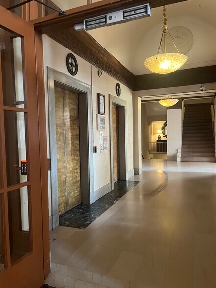 Building Photo - 455 E Ocean Blvd