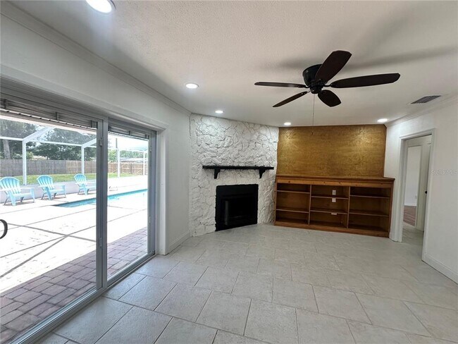 Building Photo - 3701 Southview Dr