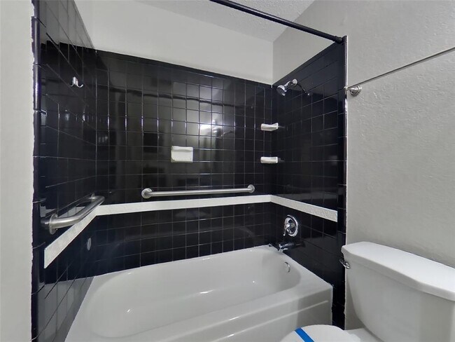 Building Photo - 1201 Hilburn Ct