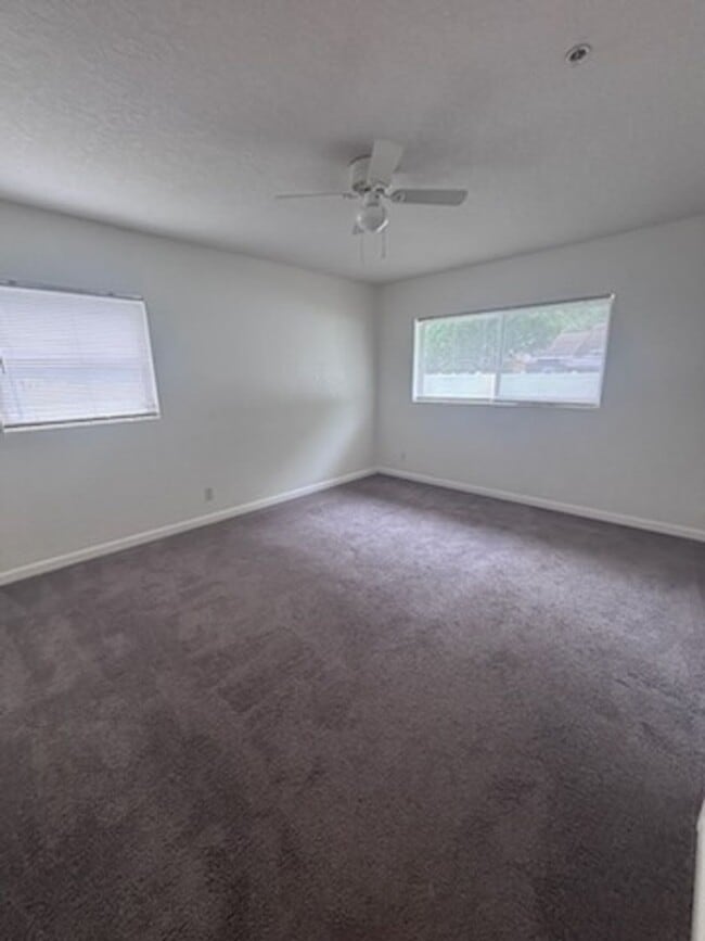 Building Photo - Southport Home