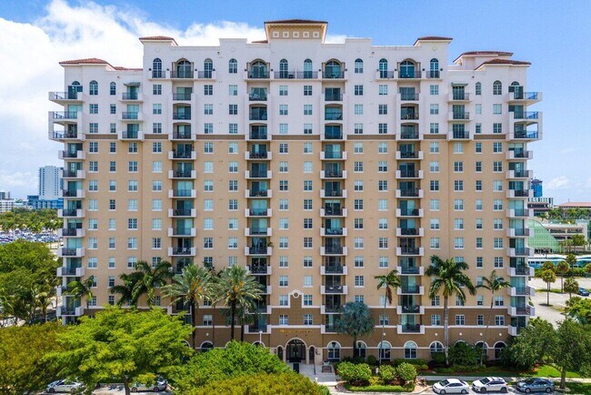 Building Photo - 616 Clearwater Park Rd