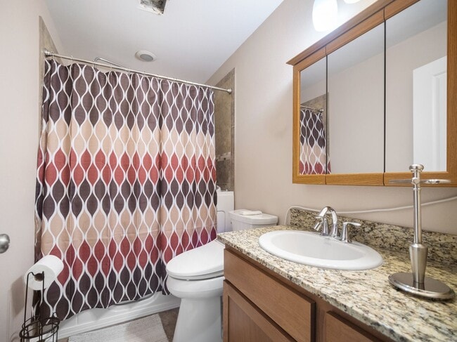 Building Photo - Fully Furnished 3 bedroom/3 bathroom North Spokane Home