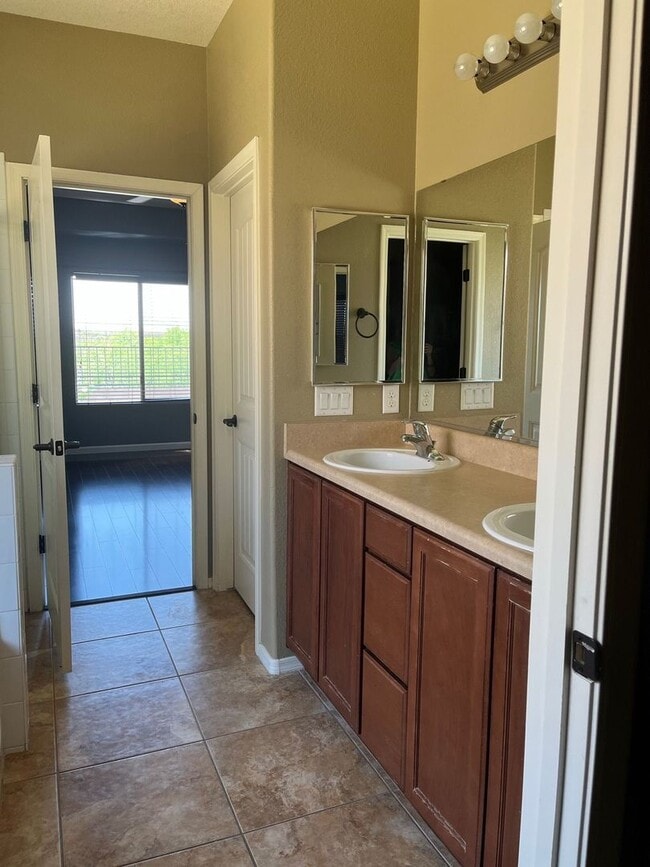 Building Photo - 1307 Paso Robles Ave