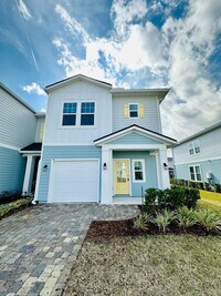 Building Photo - Spacious End Unit with Garage & Loft. Community features High End Amenities!