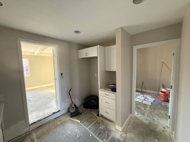 Building Photo - Newly Remodeled 7 room house on Ewing St