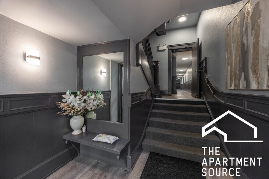 Building Photo - 1427 N Dearborn St