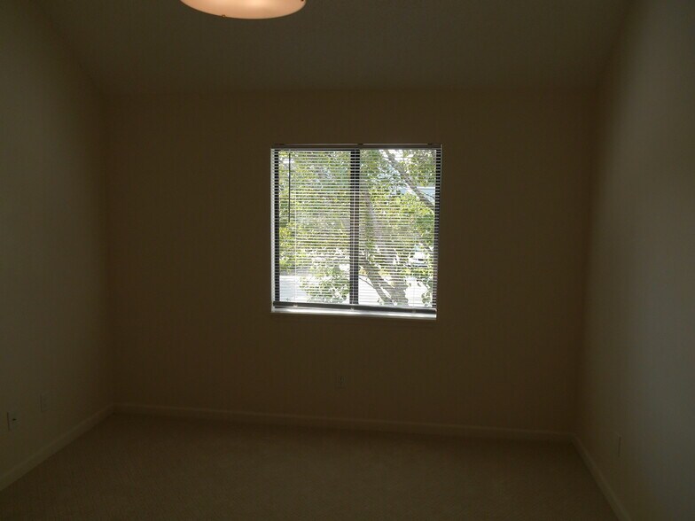 Building Photo - 3700 Golf Colony Ln