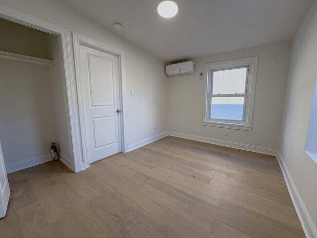 Building Photo - 2039 Green St