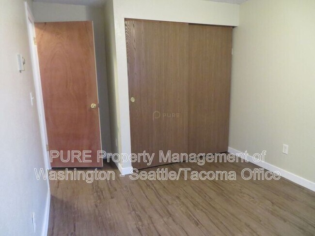 Building Photo - 1011 18th St NE