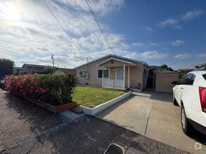 Building Photo - 5 Bedroom, 3.5 Bath, Beautiful 1,856 SQ FT...