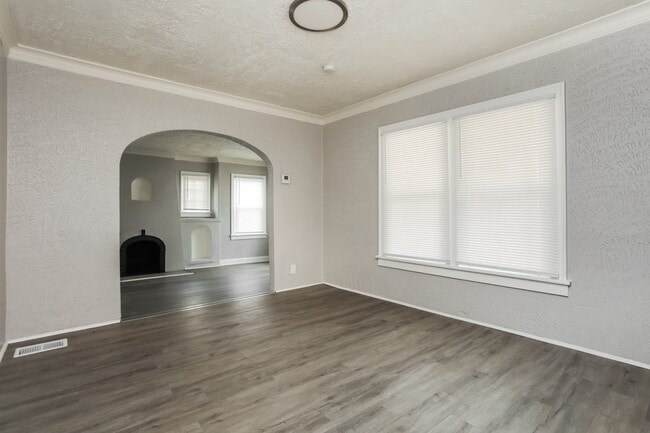 Building Photo - 3316 E 59th St