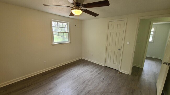 Building Photo - 172 Randall Ave