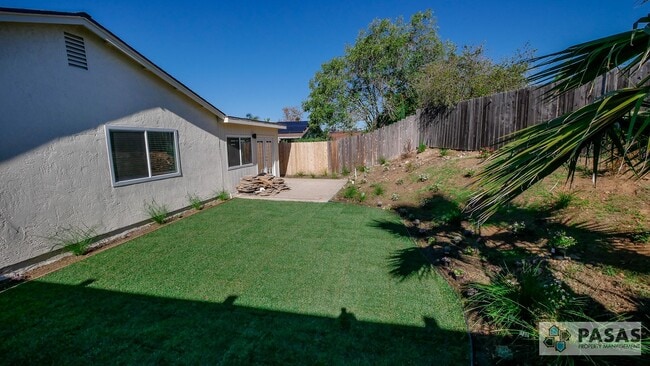 Building Photo - Fully Upgraded Mira Mesa Home w/solar panels, Garage, Washer/Dryer & Private Yard