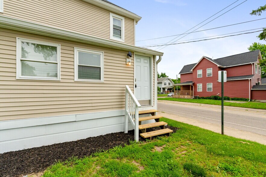 Building Photo - 837 Campbell Ave