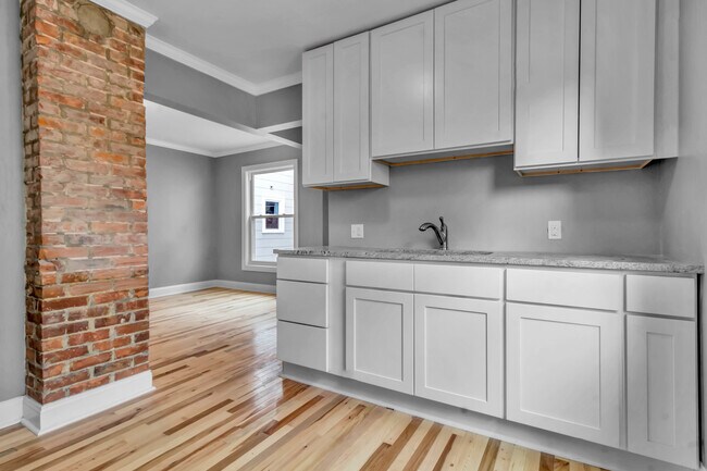 Building Photo - 76 Garner Ave