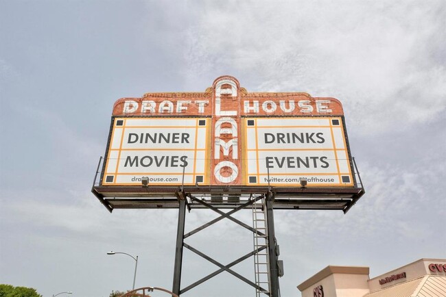 Building Photo - 7801 Shoal Creek Blvd