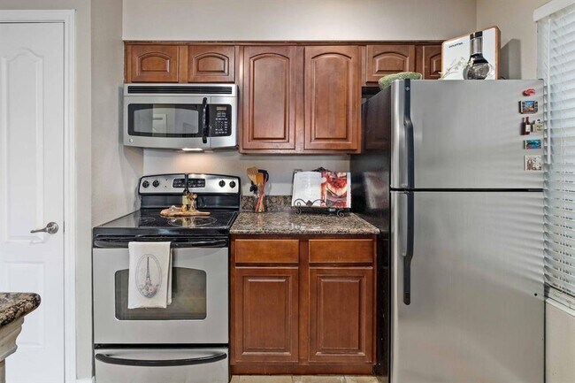 Building Photo - 6000-9 Shepherd Mountain Cove