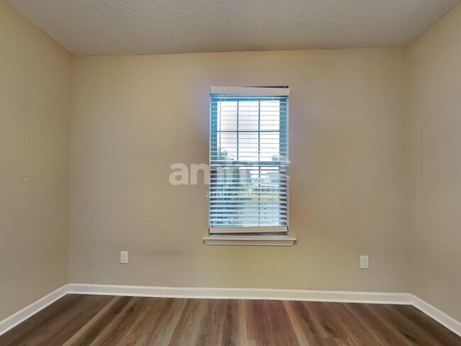 Building Photo - 10062 Mill Hill Ave