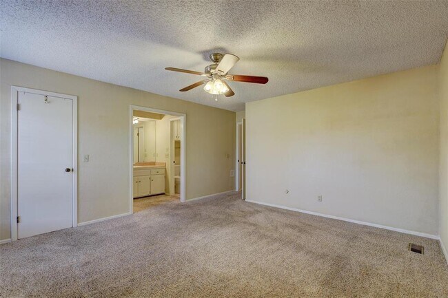 Building Photo - 841 N Robinson Ave