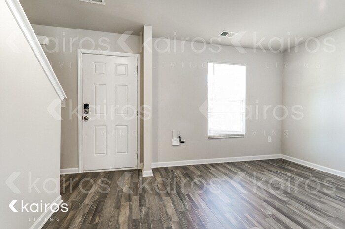 Building Photo - 833 Dove Tree Ln