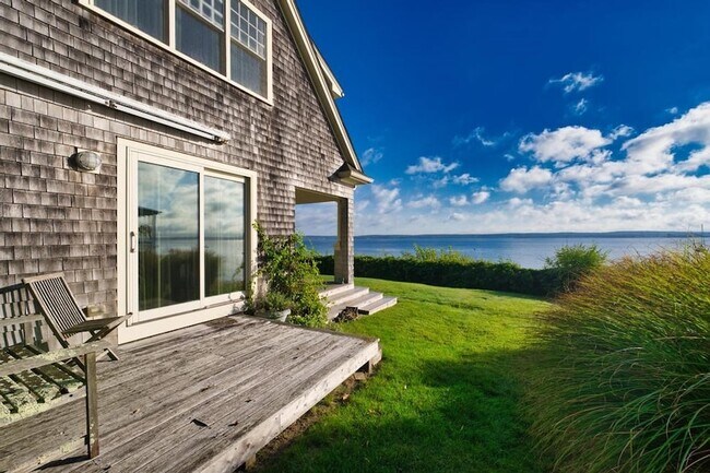 Building Photo - 73 Bayside Ave