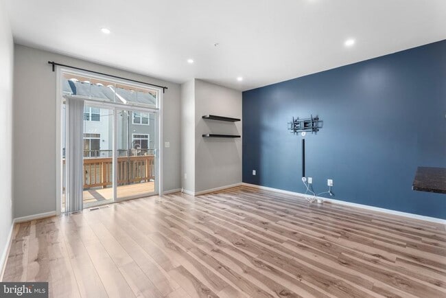 Building Photo - 336 White Oak Way