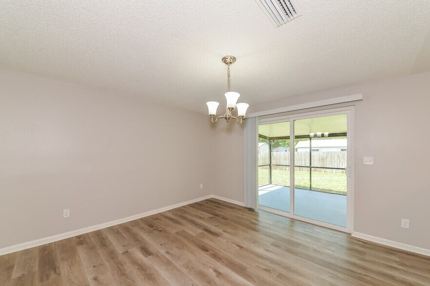 Building Photo - 904 Briarcliff Dr