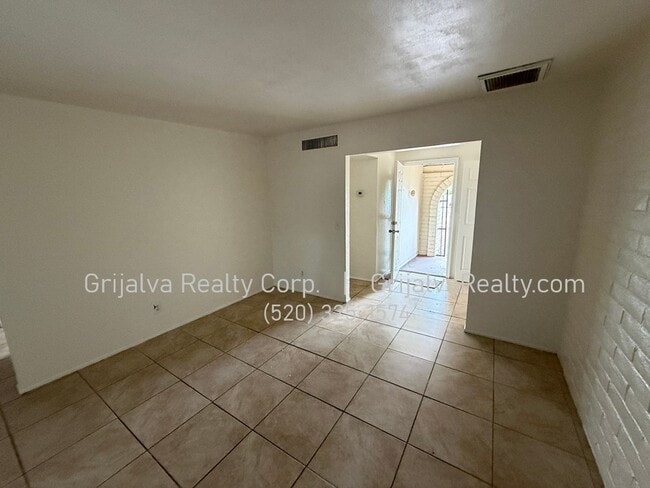 Building Photo - 3325 S Elson Ave