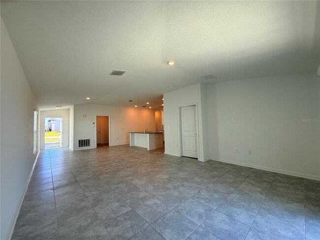 Building Photo - 1945 Heart Lk Dr