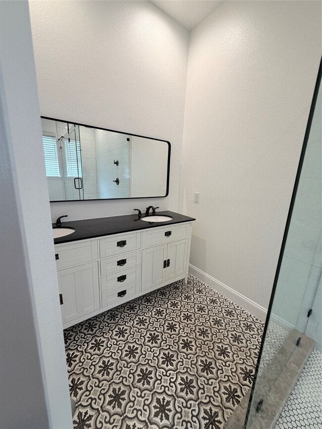 Building Photo - 202 N York St