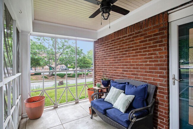 Building Photo - 3 Bedroom 2 Bath Brick Bungalow