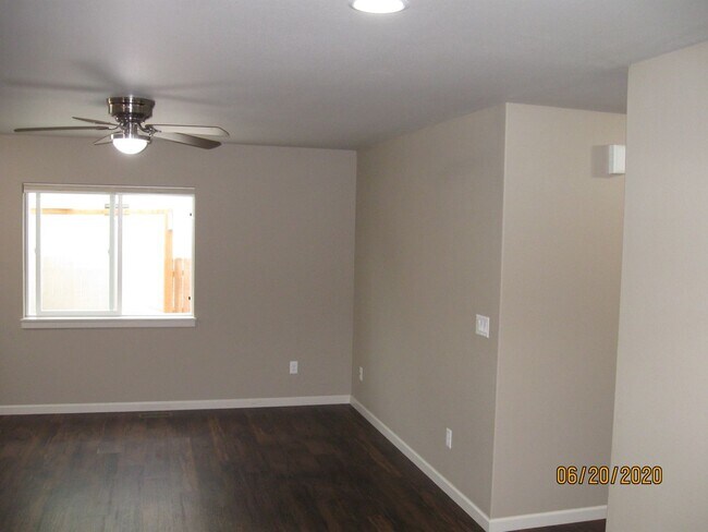 Building Photo - Must See 3 Bedroom with Fenced Yard!