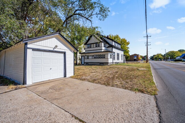 Building Photo - 1633 SW Randolph Ave