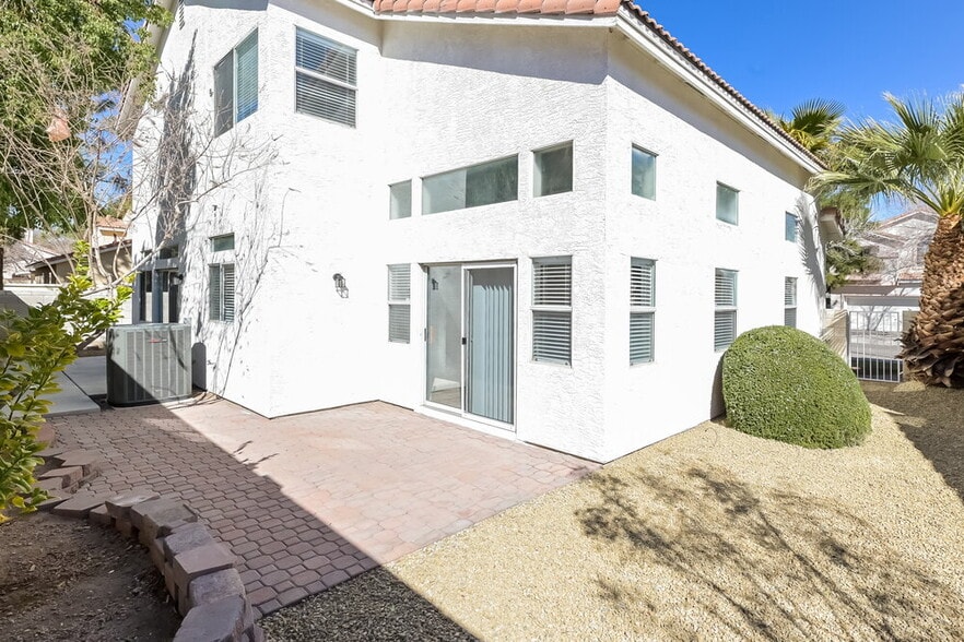 Building Photo - 2181 Hearts Club Dr