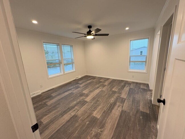 Building Photo - 5045 W Sawgrass Dr