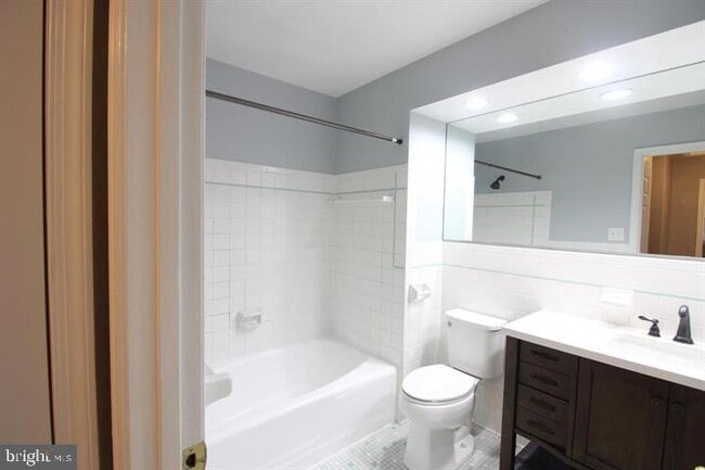 Building Photo - 4401 Jackson Pl