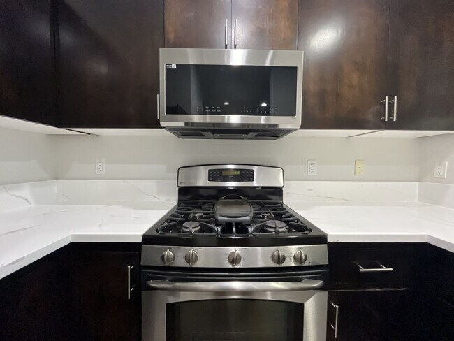 Building Photo - Beautifully Updated Bethany Townhome with Private Backyard and Modern Finishes