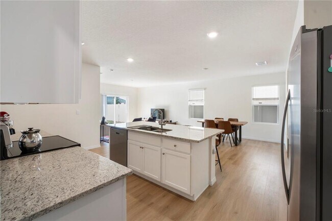 Building Photo - 2630 Angel Fls Dr