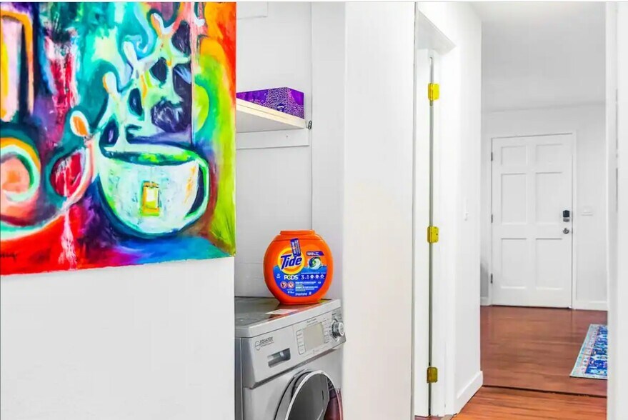 Building Photo - 1803 15th Ave S