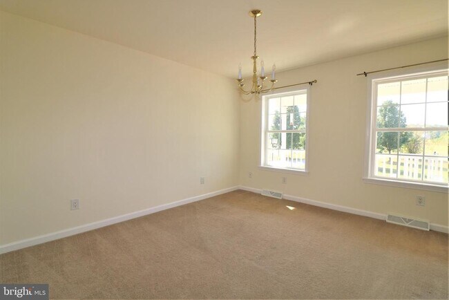 Building Photo - 412 Pauline Dr