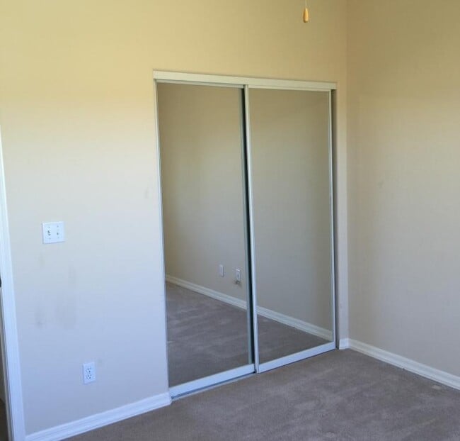 Building Photo - 2373 Graystone Dr