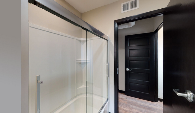 Building Photo - 1819 E Carson St