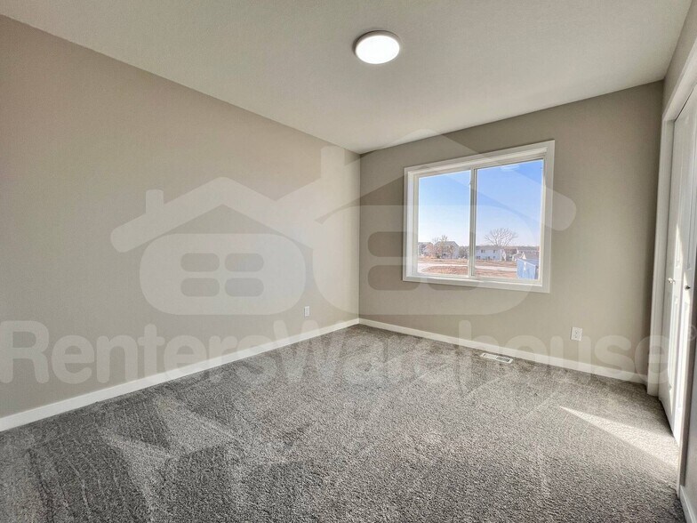Building Photo - 7000 Lake Hill Dr