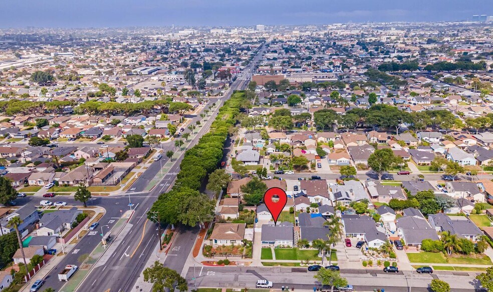 Building Photo - 15017 Bodger Ave