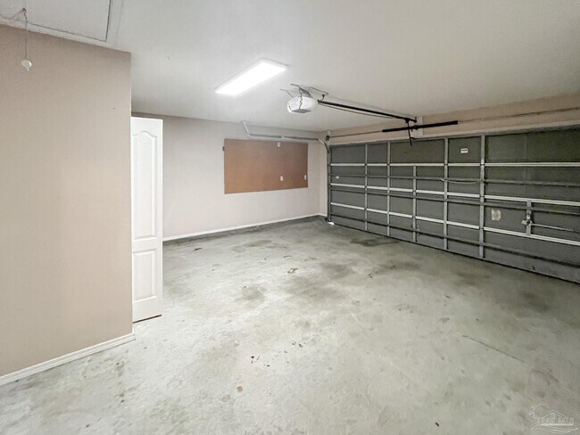 Building Photo - 902 Catskill Ln