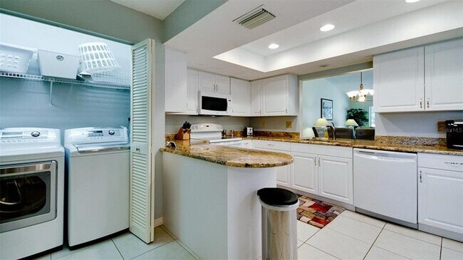 Building Photo - 7893 Timberwood Cir