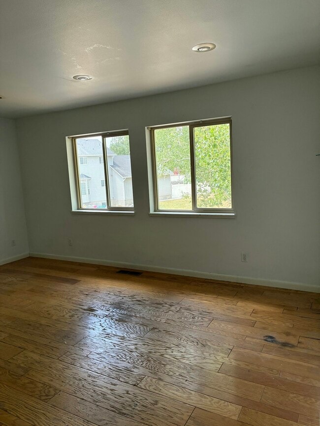 Building Photo - 2092 Colonial Dr