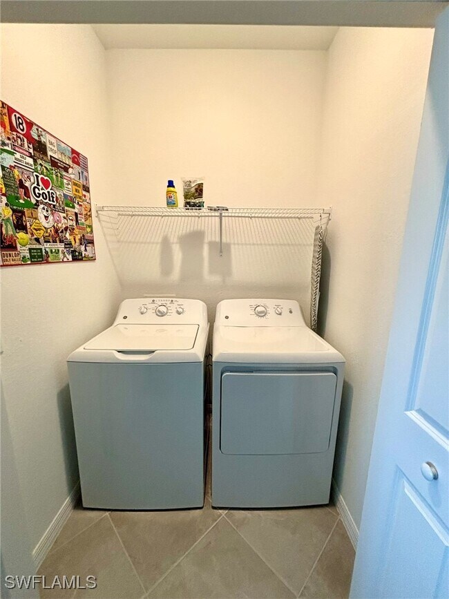 Building Photo - 15275 Grn Acrs Ave